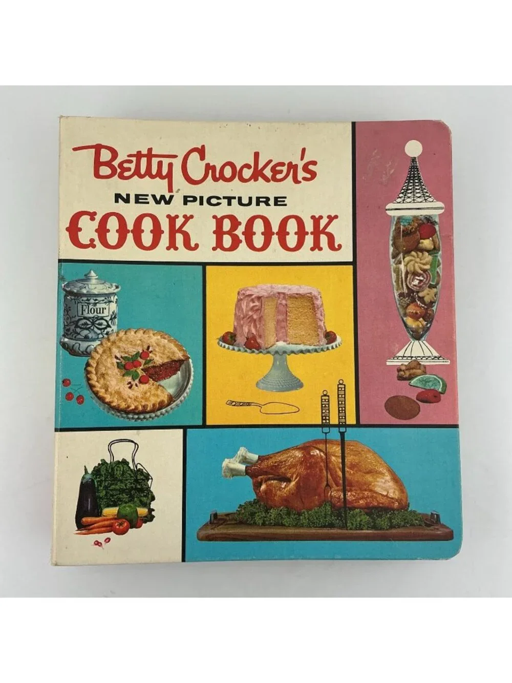 1961 First Edition 2nd Printing Betty Crocker’s New Picture Cook Book Binder Vin